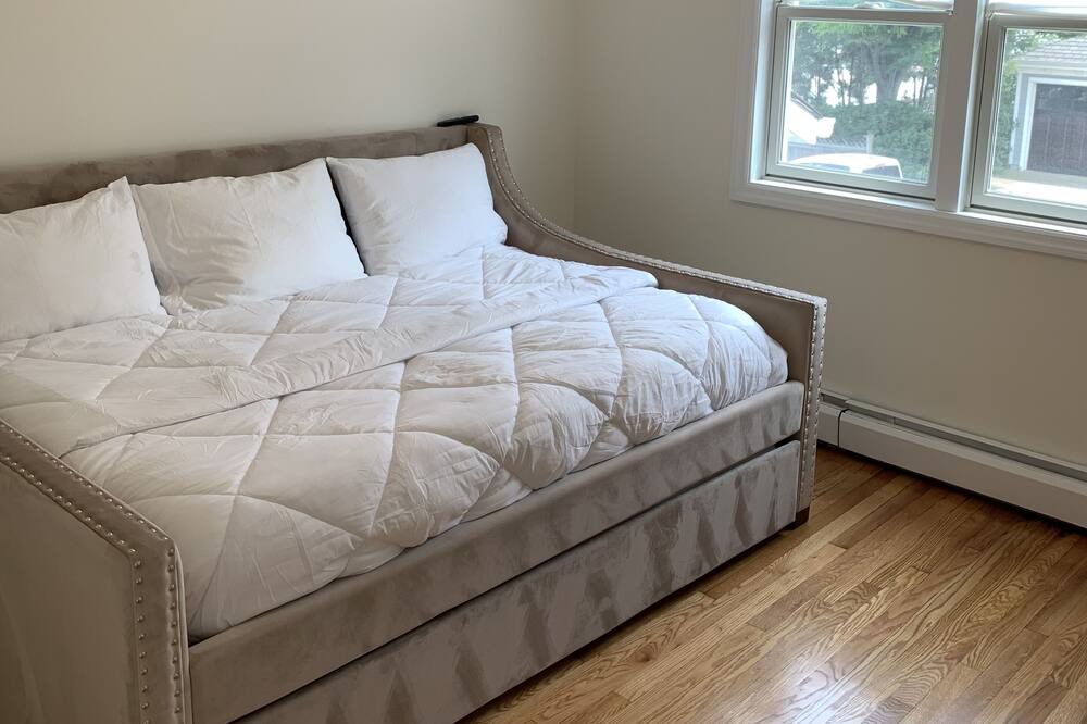 Photo of Bedroom in Lido Beach