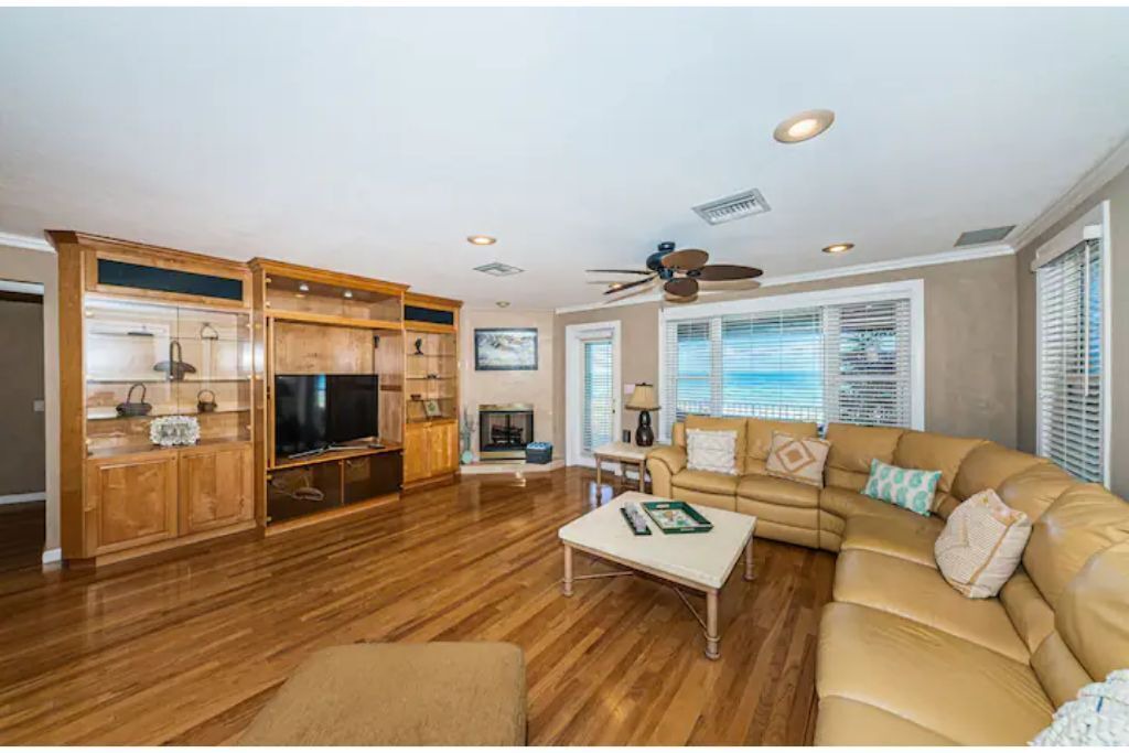 Photo of Livingroom in Independence Square