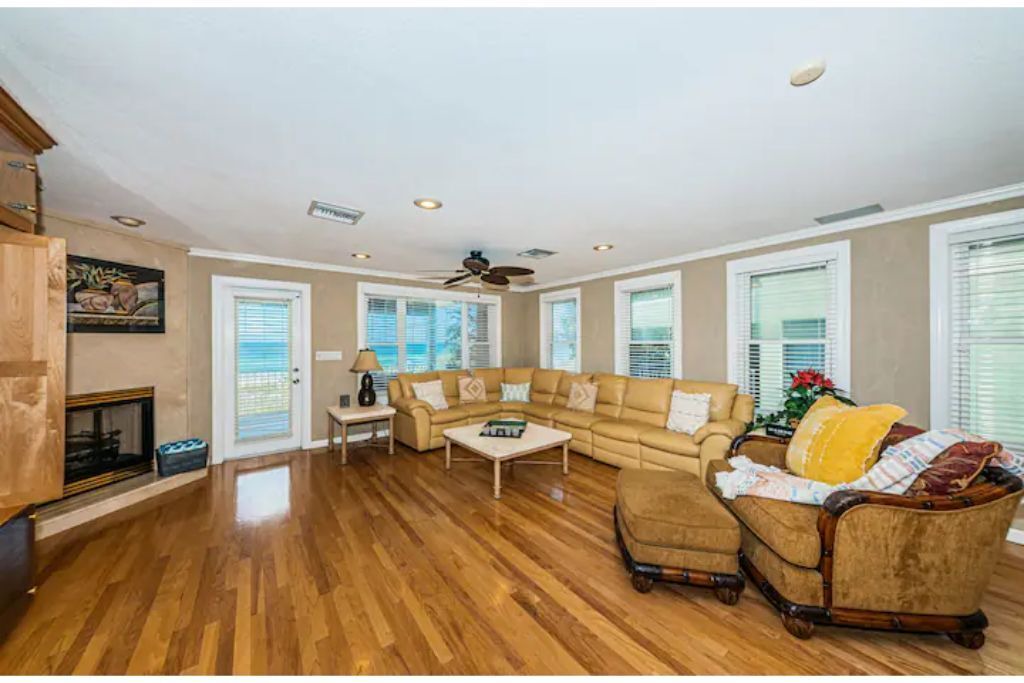 Photo of Livingroom in Independence Square