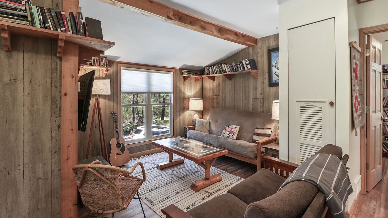 Photo of Livingroom in Wheeler
