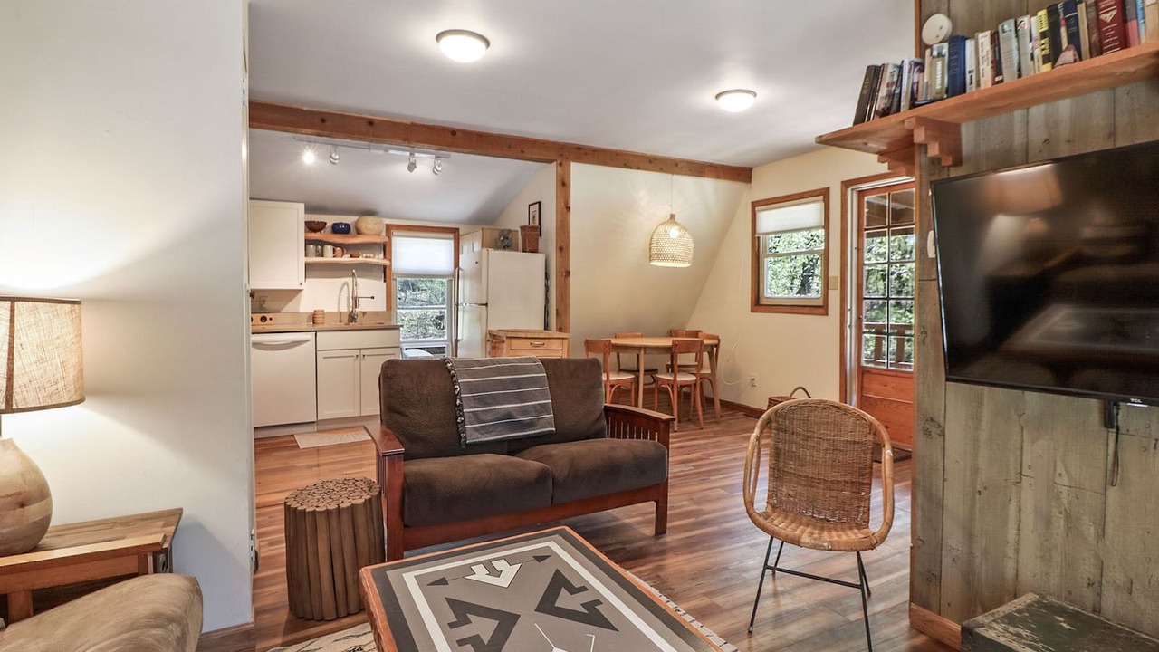 Photo of Livingroom in Wheeler
