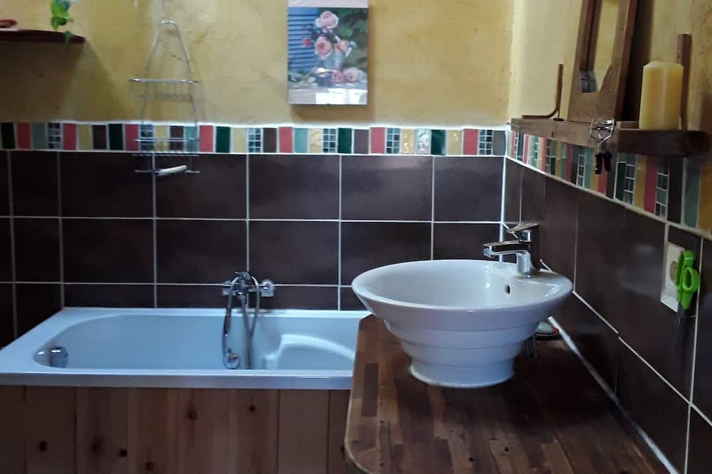Photo of Bathroom in Tremargat