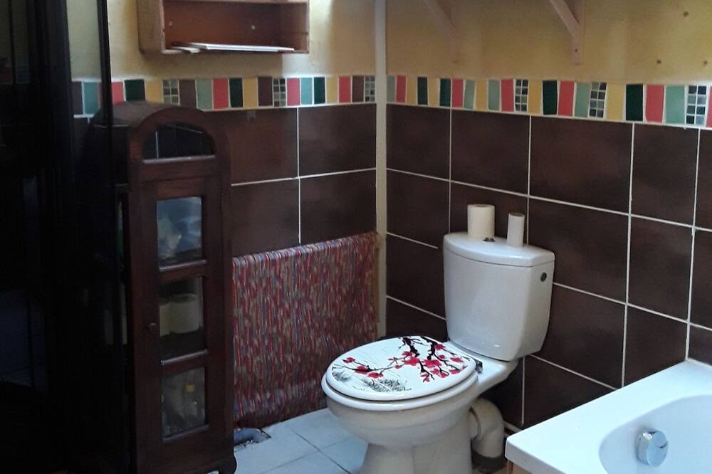 Photo of Bathroom in Tremargat