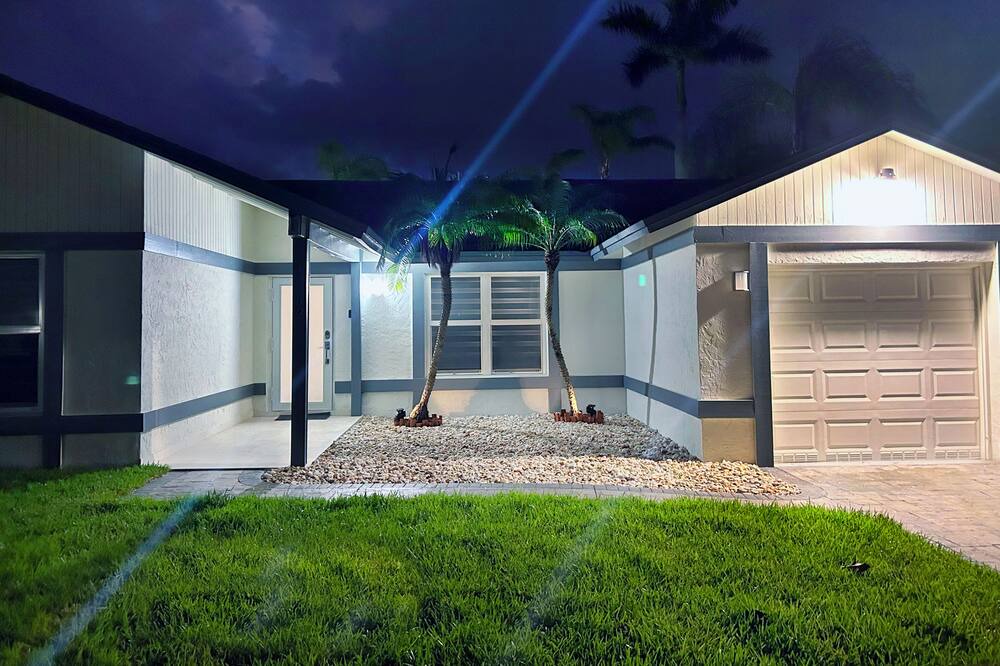 Photo of Outdoor in Palmetto Estates