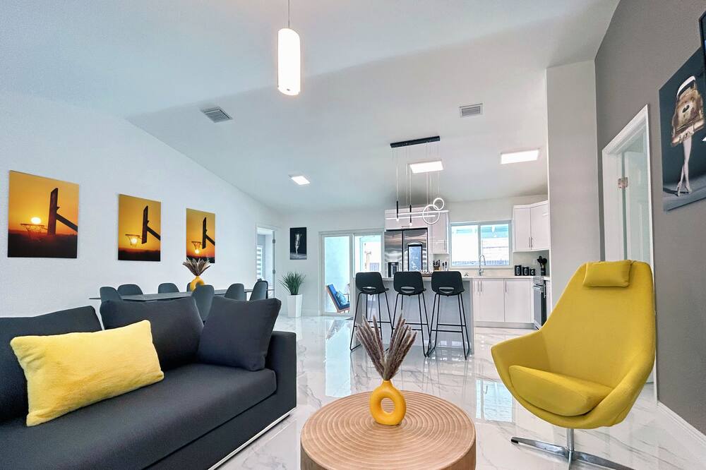 Photo of Livingroom in Palmetto Estates