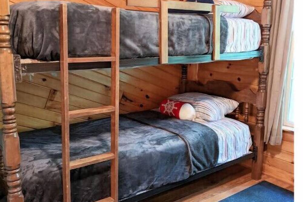 Photo of Bedroom in Falls of Rough