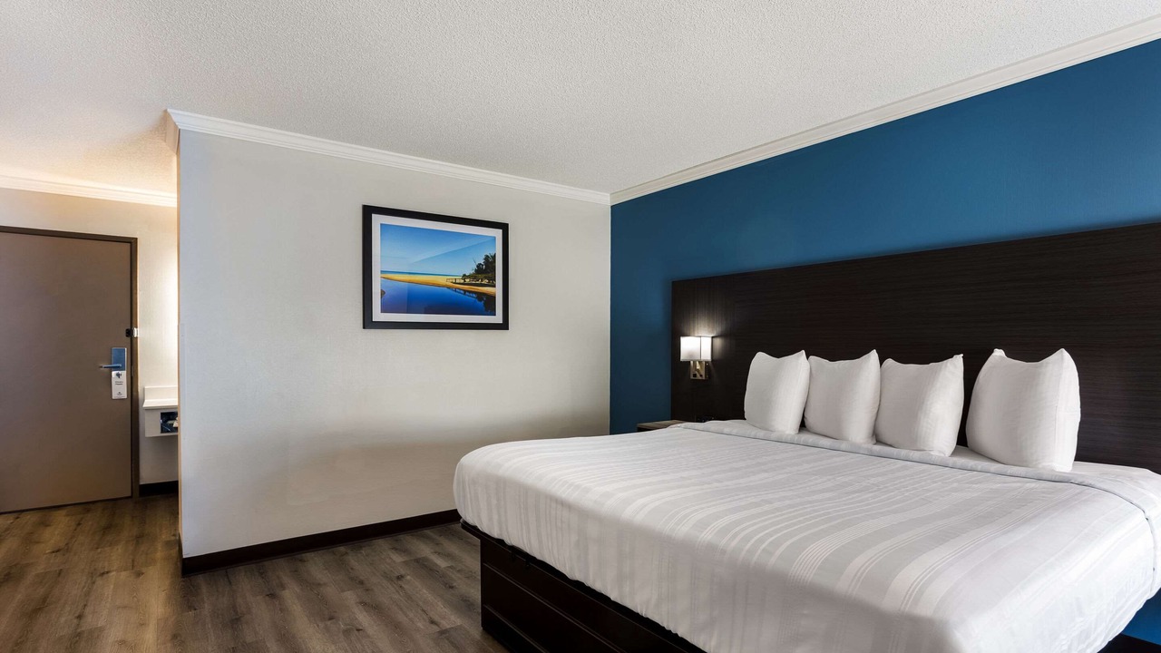 Photo of Bedroom in Roseland