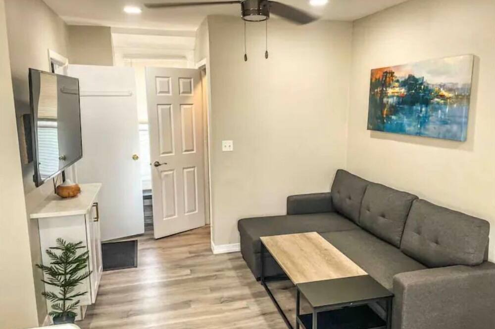 Photo of Livingroom in Bethpage