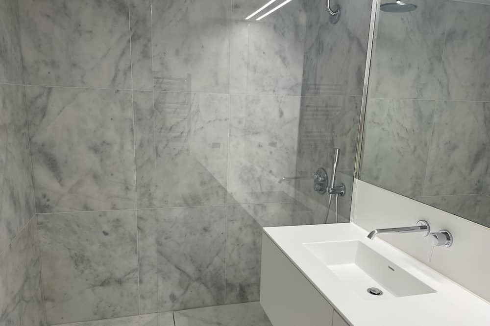 Photo of Bathroom in Linda-a-Velha
