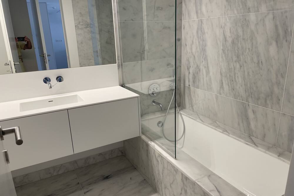 Photo of Bathroom in Linda-a-Velha