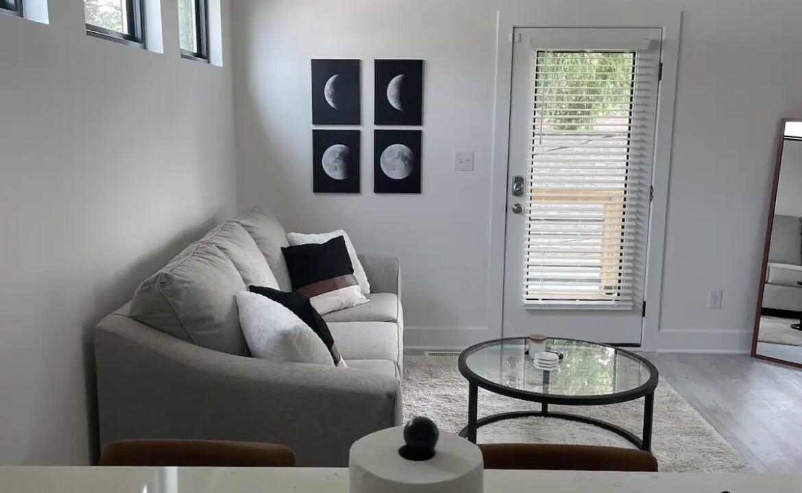 Photo of Livingroom in Holy Cross