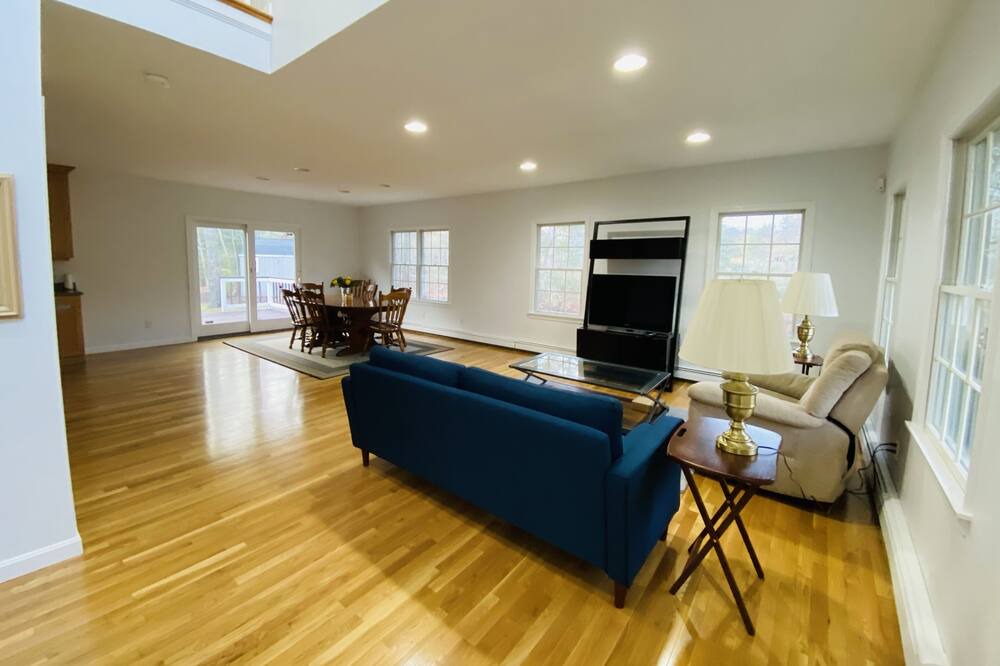 Photo of Livingroom in East Falmouth