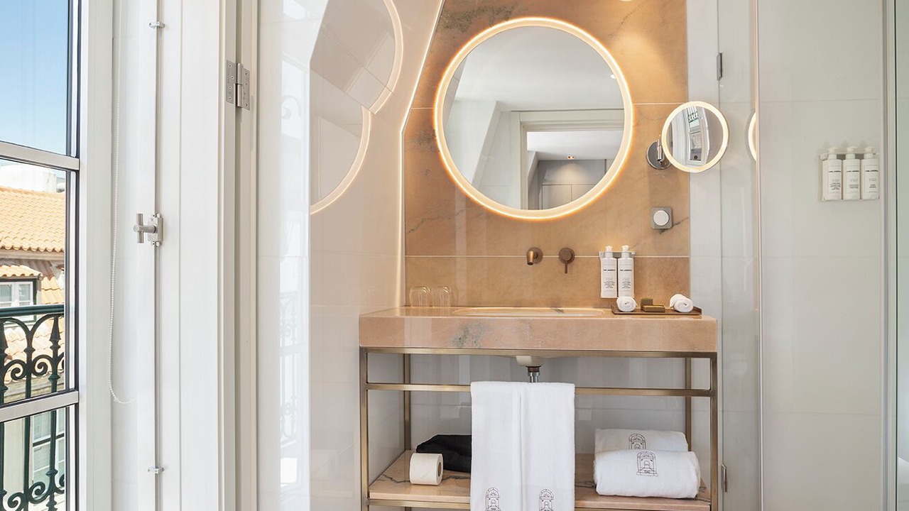 Photo of Bathroom in Baixa