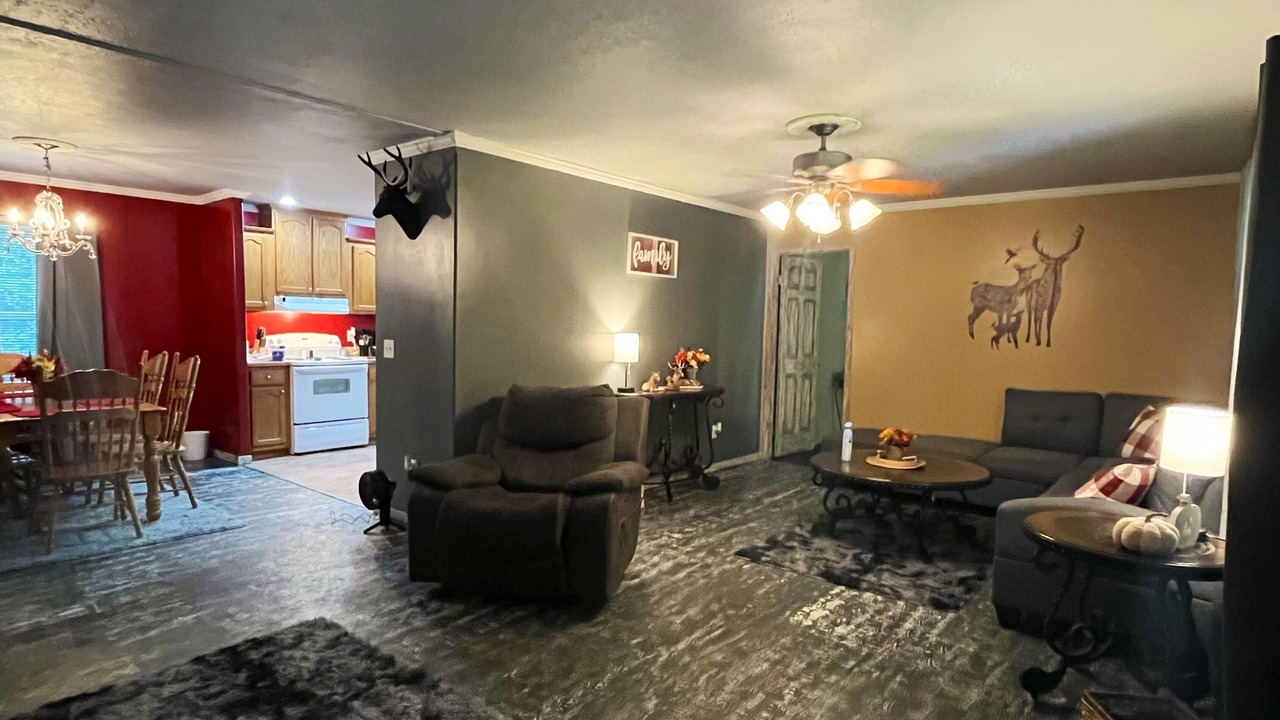 Photo of Livingroom in Red Jacket