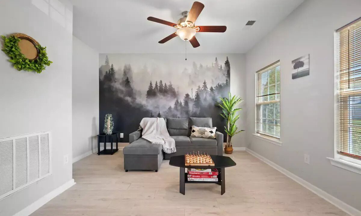 Photo of Livingroom in Central Newport News