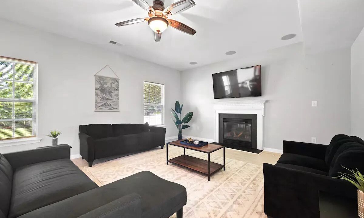 Photo of Livingroom in Central Newport News