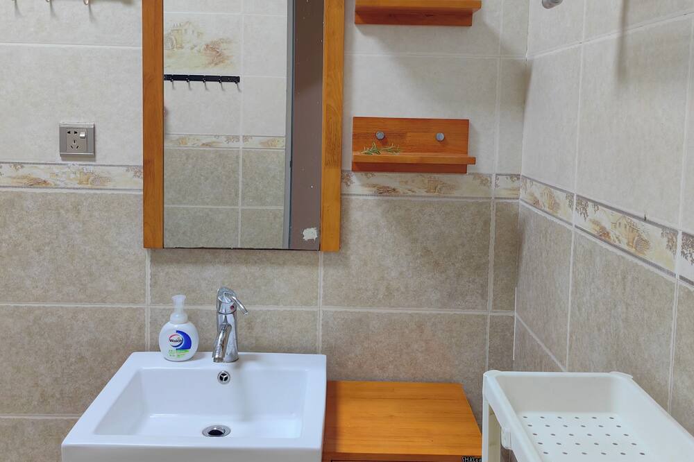 Photo of Bathroom in Enshi