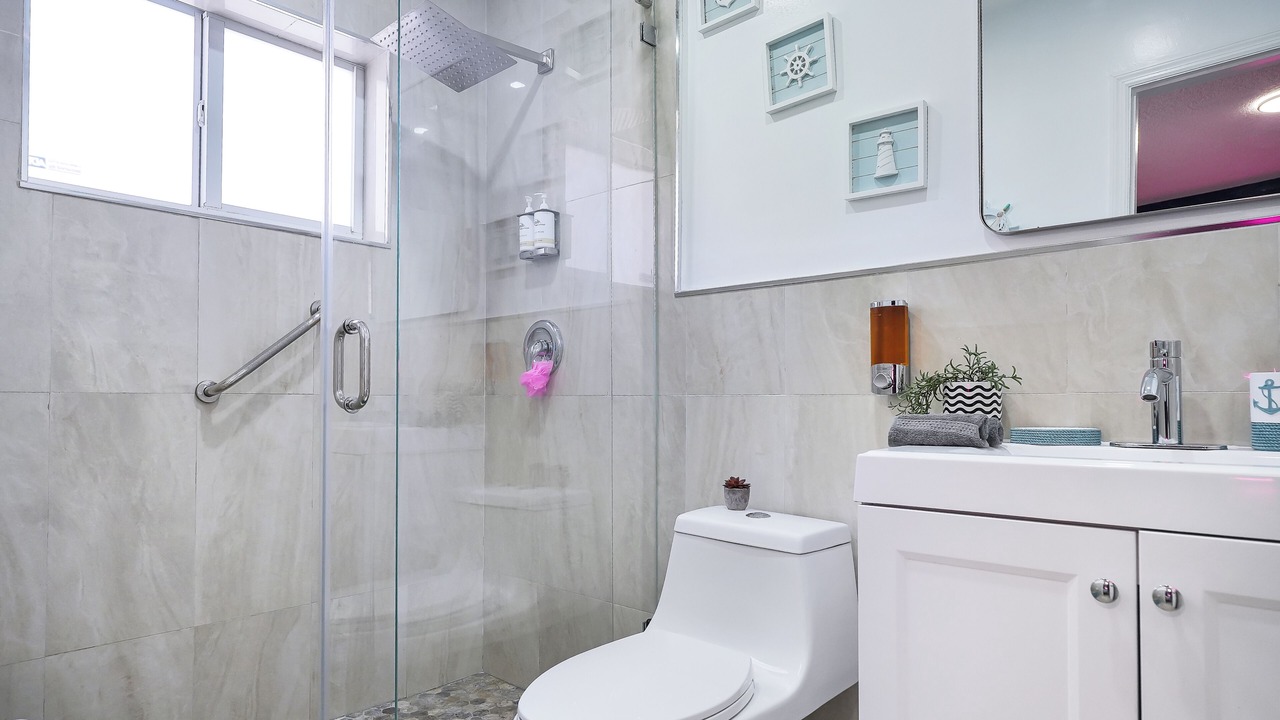 Photo of Bathroom in Coral Way