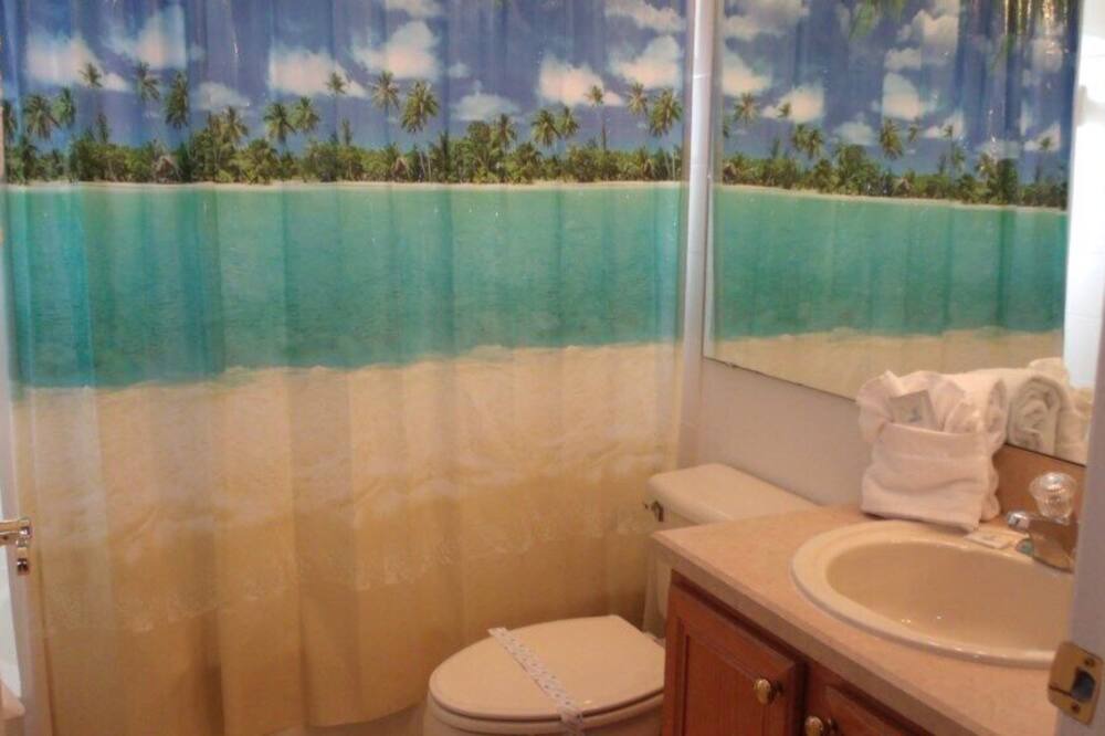 Photo of Bathroom in Orange Tree