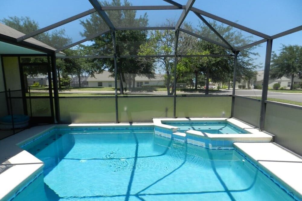 Photo of Outdoor in Orange Tree
