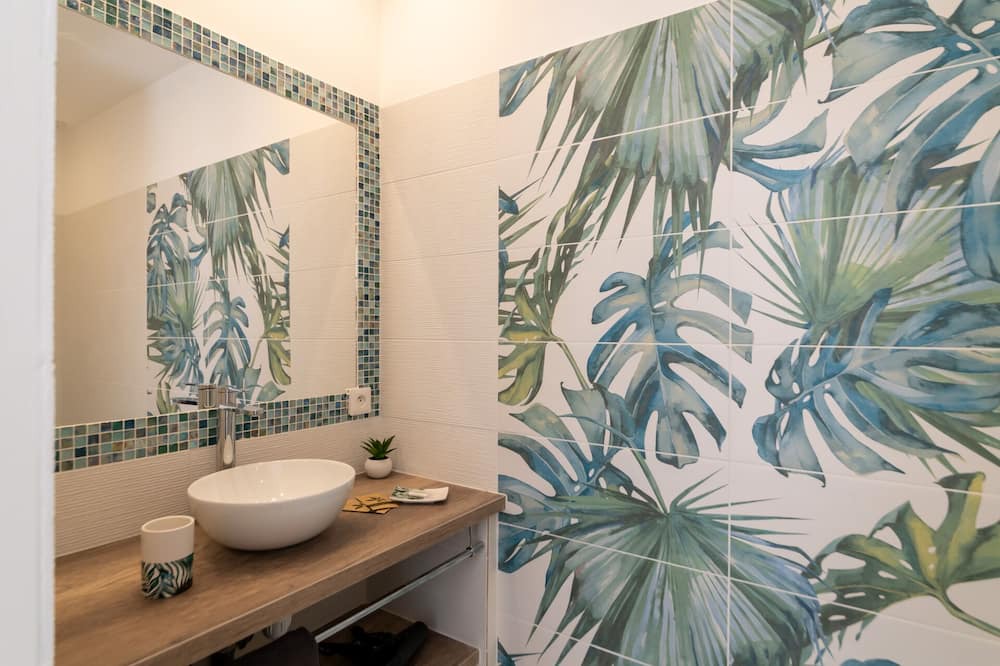 Photo of Bathroom in Avignon City Centre