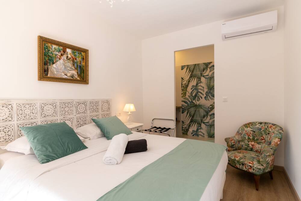 Photo of Bedroom in Avignon City Centre