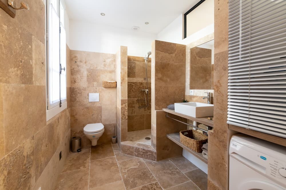 Photo of Bathroom in Avignon City Centre