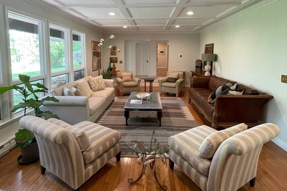 Photo of Livingroom in Red Hook