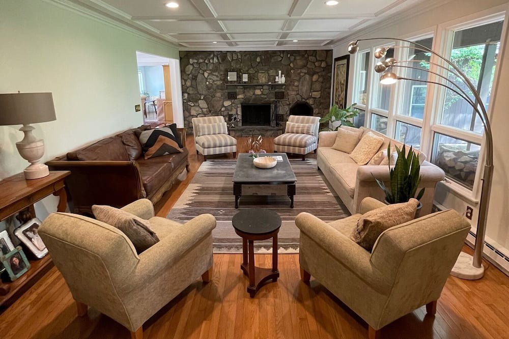 Photo of Livingroom in Red Hook