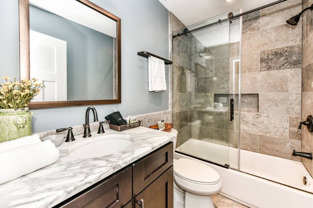 Photo of Bathroom in Paeonian Springs