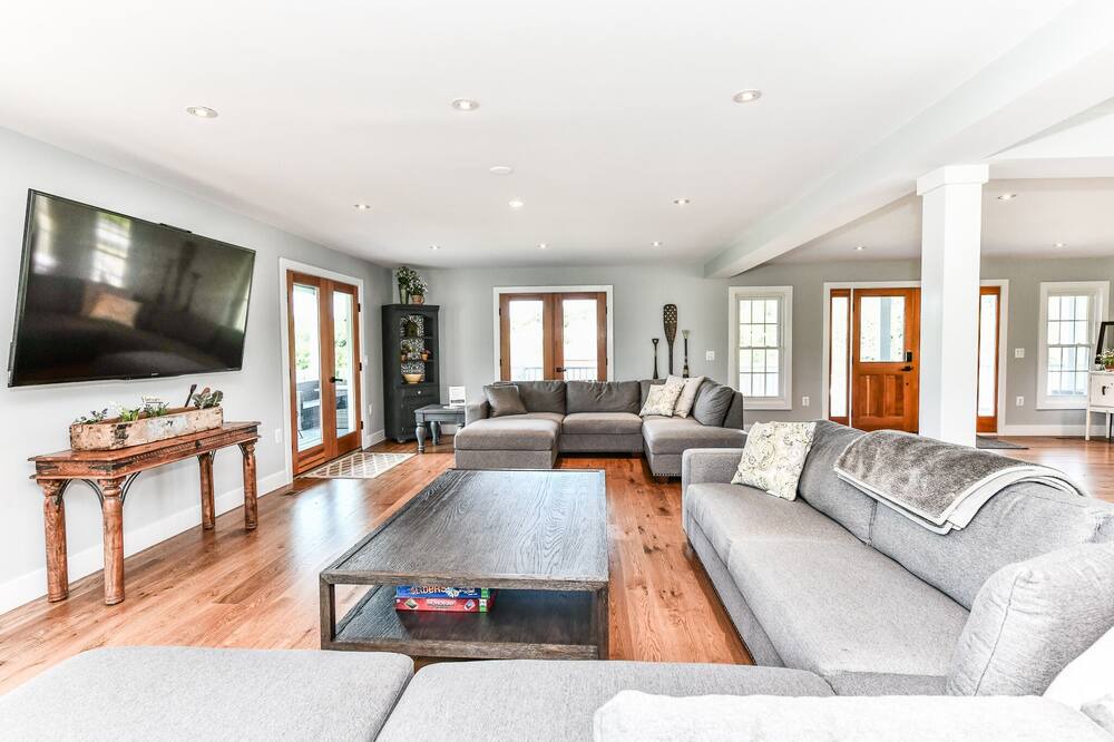 Photo of Bedroom in Paeonian Springs
