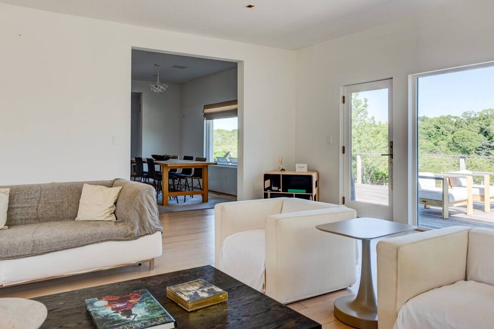 Photo of Livingroom in Eastport