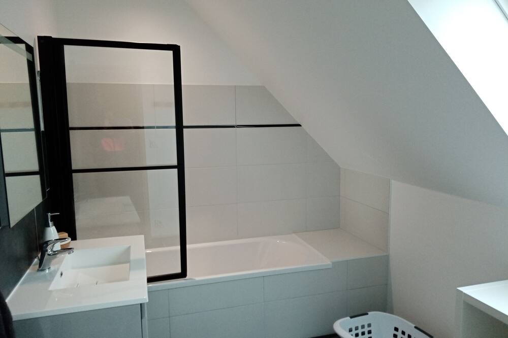 Photo of Bathroom in Treveneuc