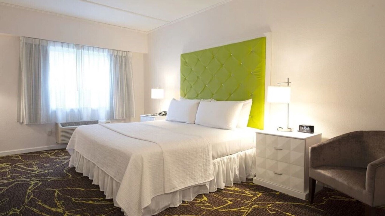 Photo of Bedroom in Roslyn