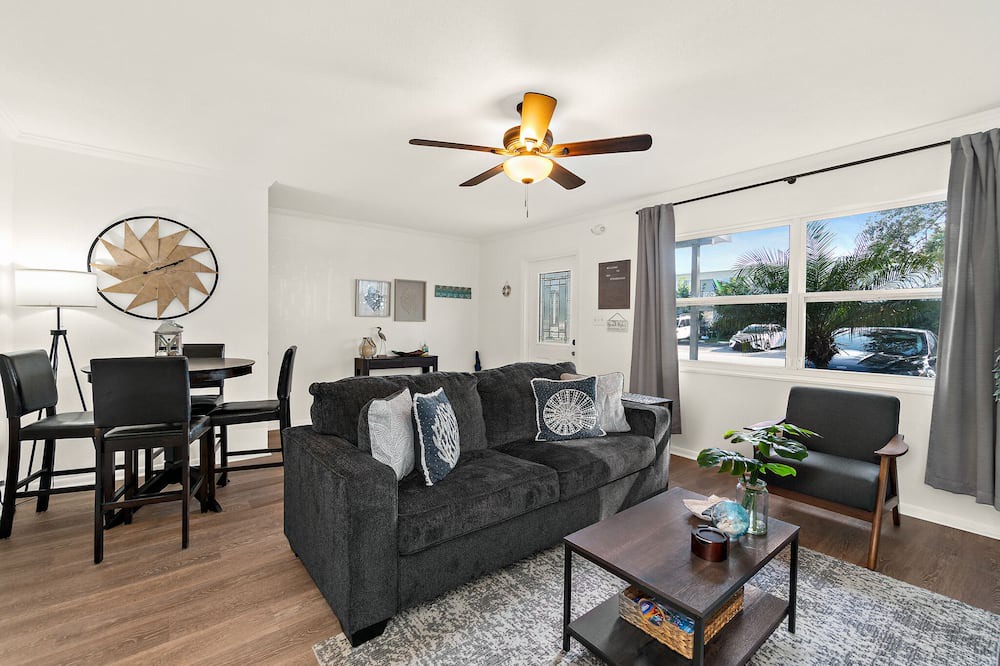 Photo of Livingroom in Cape Caneveral Beach Gardens