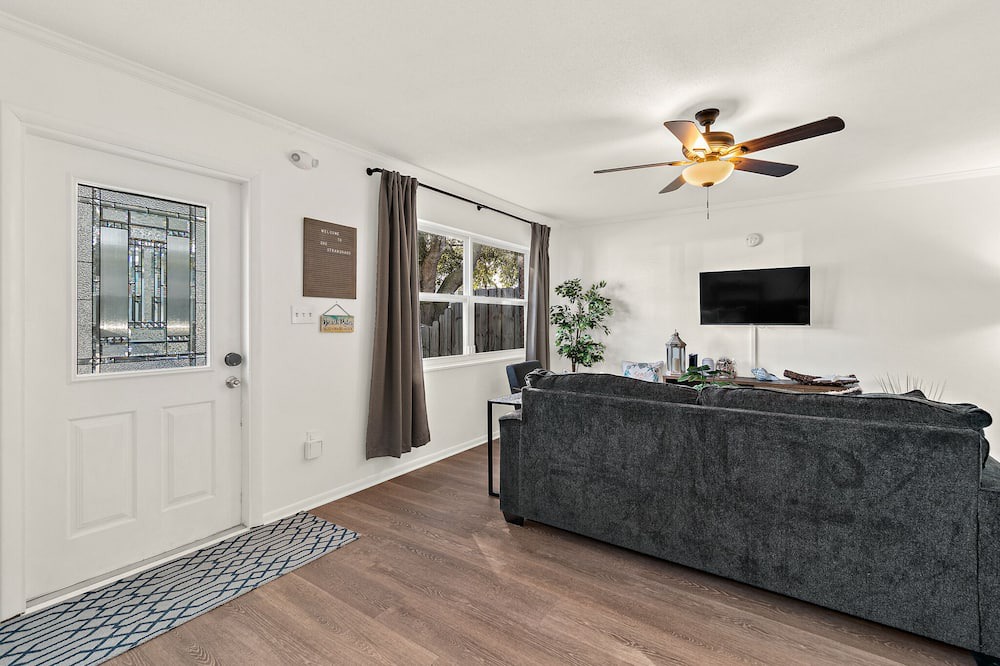 Photo of Livingroom in Cape Caneveral Beach Gardens