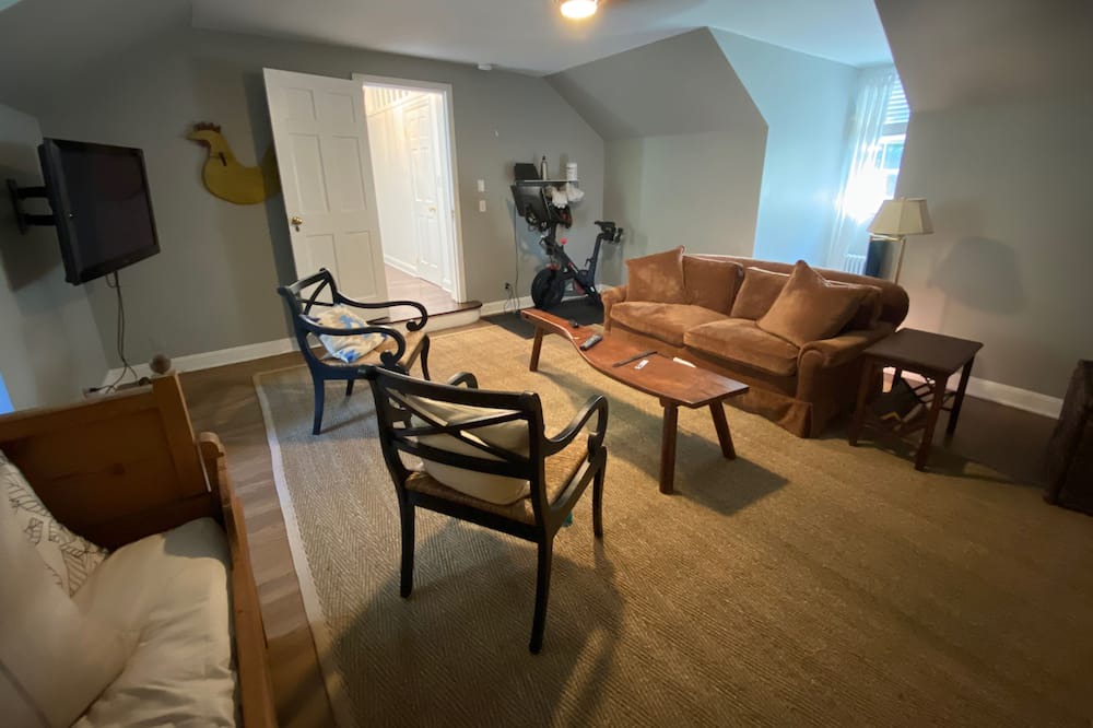 Photo of Livingroom in Locust Valley