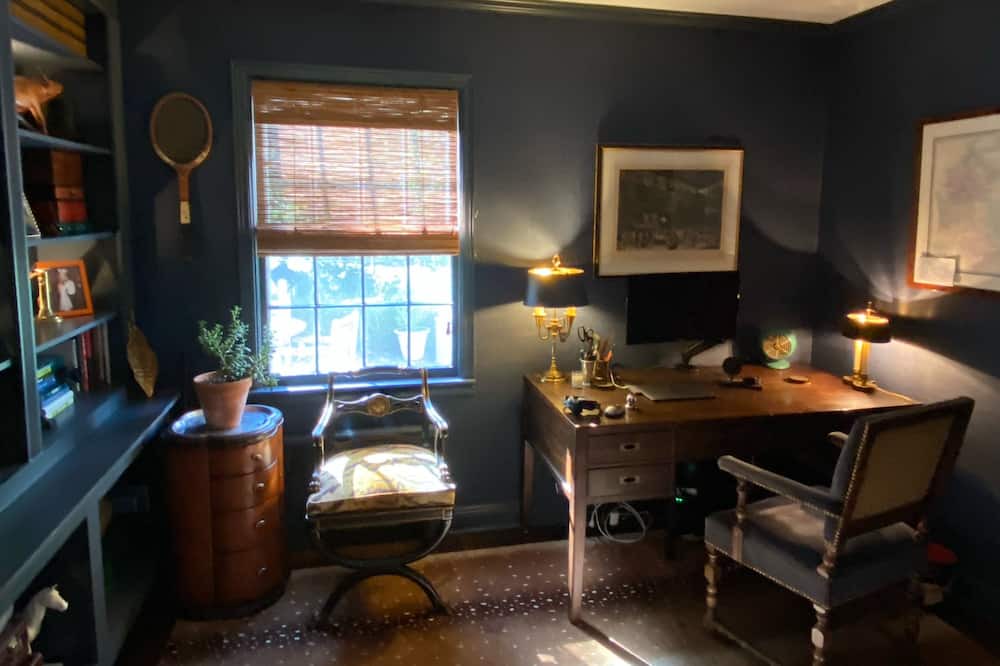 Photo of Livingroom in Locust Valley