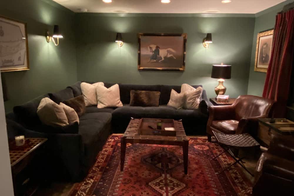 Photo of Livingroom in Locust Valley