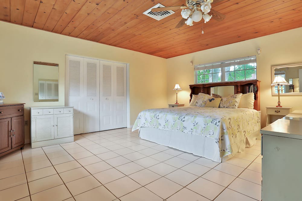 Photo of Bedroom in Cypress Gardens