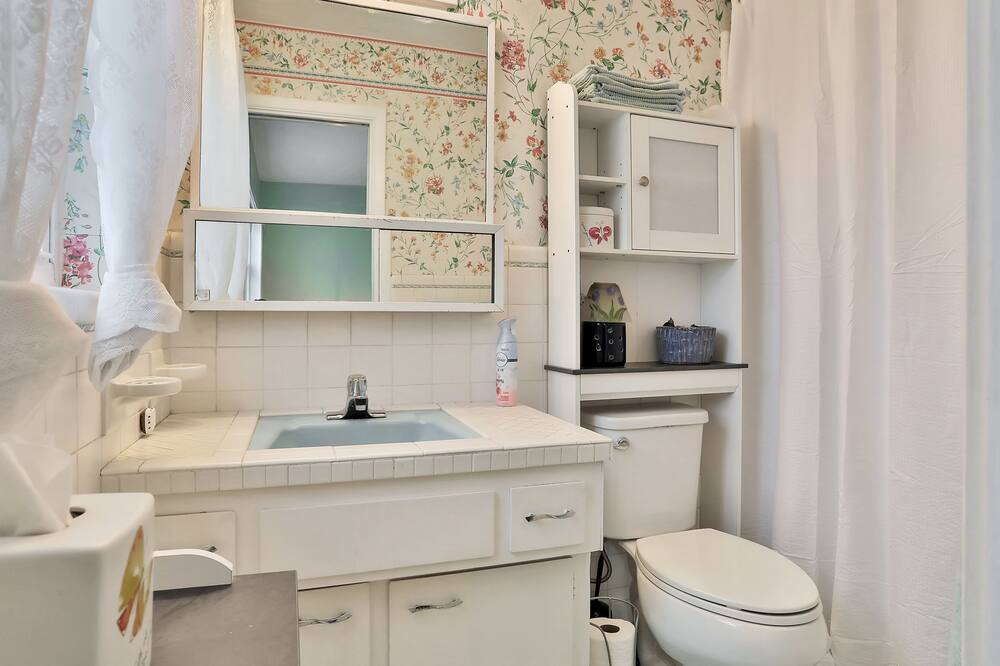 Photo of Bedroom in Cypress Gardens