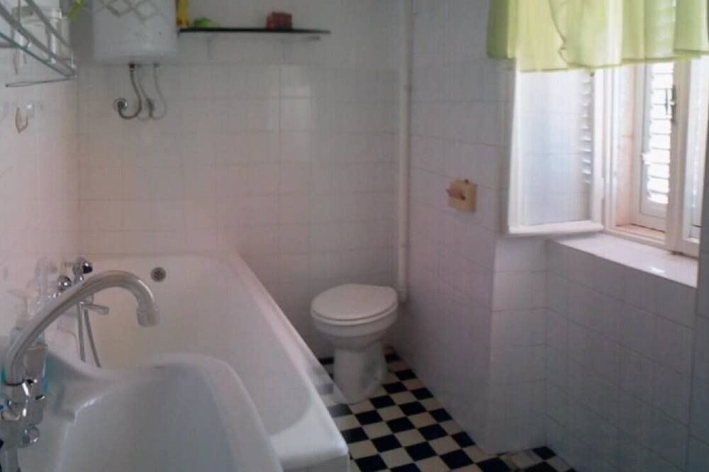 Photo of Bathroom in Sutivan