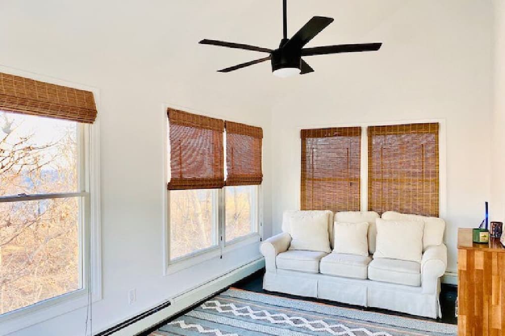 Photo of Livingroom in Miller Place