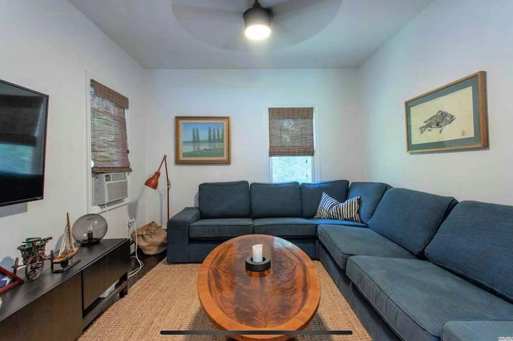 Photo of Livingroom in Miller Place