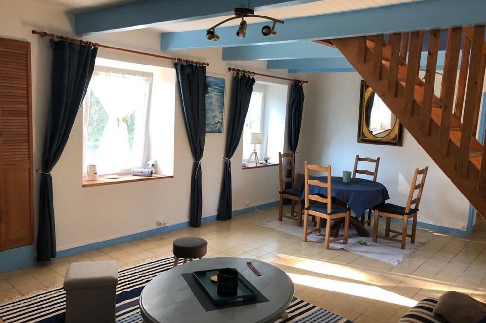 Photo of Livingroom in Pommerit-Jaudy