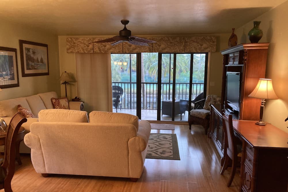 Photo of Livingroom in Bokeelia