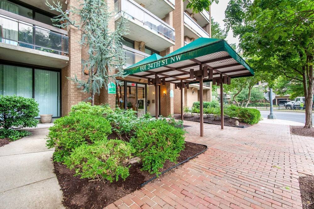 Photo of Outdoor in Foggy Bottom