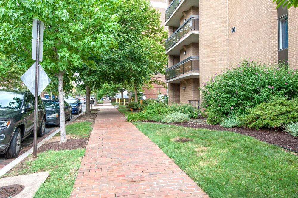 Photo of Outdoor in Foggy Bottom