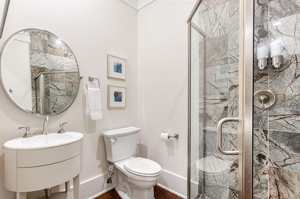 Photo of Bathroom in Beach District