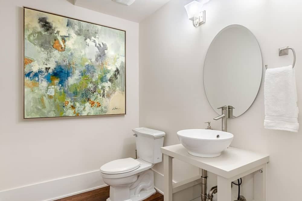 Photo of Bathroom in Beach District